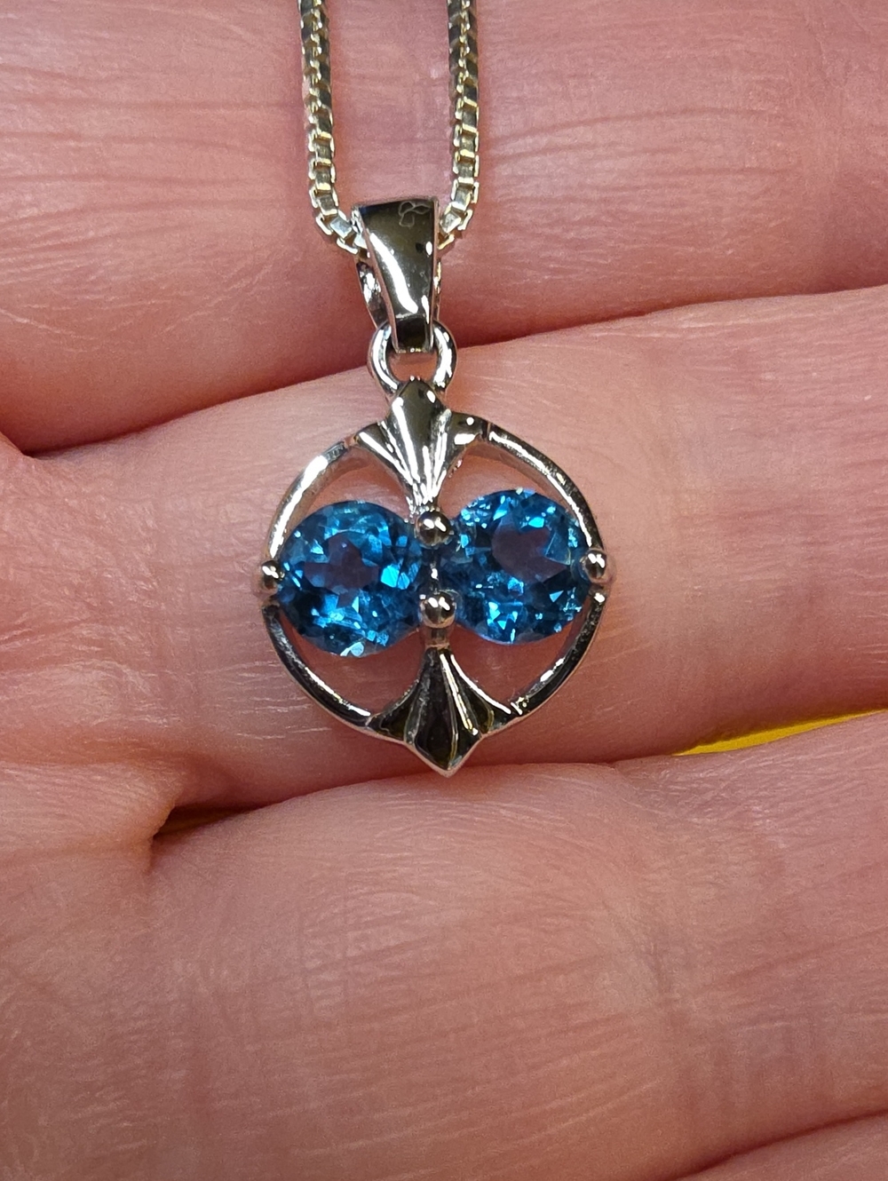 Sterling Silver Pendant Box Chain Necklace ▪︎ Blue Topaz Gemstones ▪ VERY PRETTY